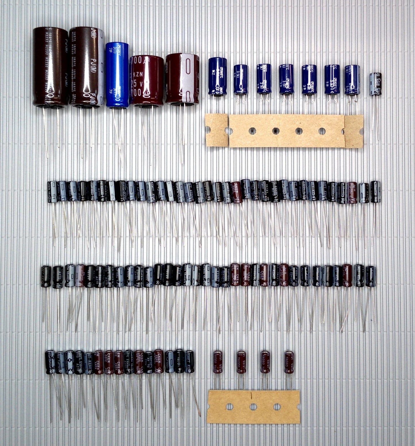 GRUNDIG FINE ARTS CD 9009 komplett Elkos repair recap caps complete recap kit