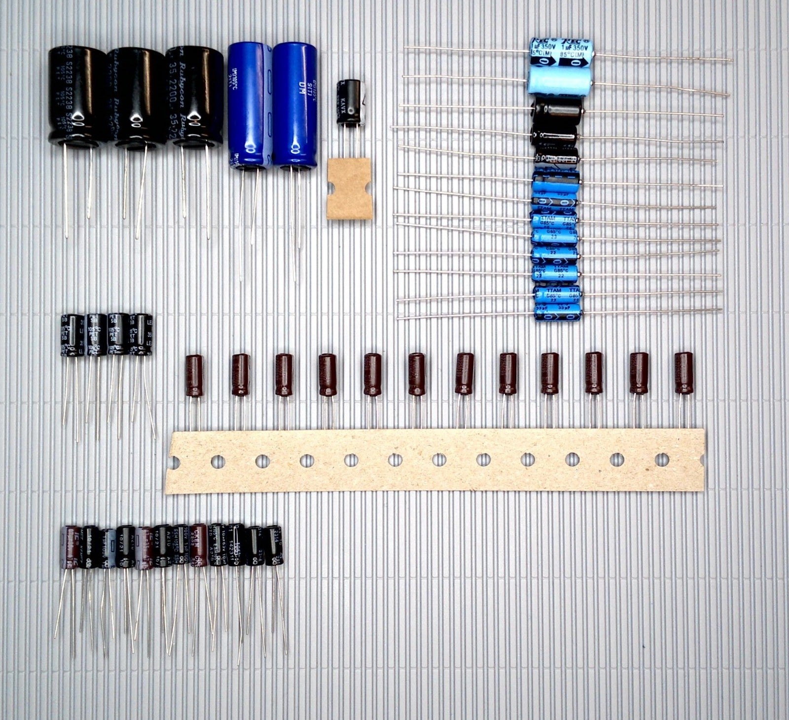 GRUNDIG CD 7500 Elektrolyt-Kondensator-Set komplett recap repair