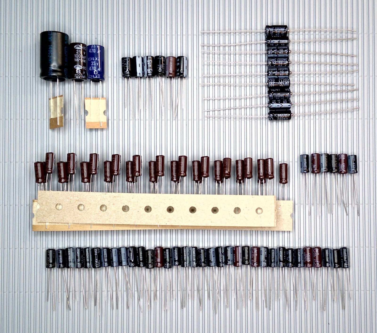 ROLAND TR-808 Elektrolyt-Kondensator-Set komplett recap repair