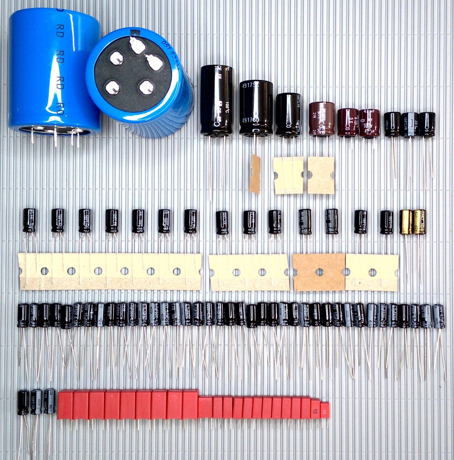 GRUNDIG R 2000-2 Elektrolyt-Kondensator-Set komplett Panasonic WIMA recap repair