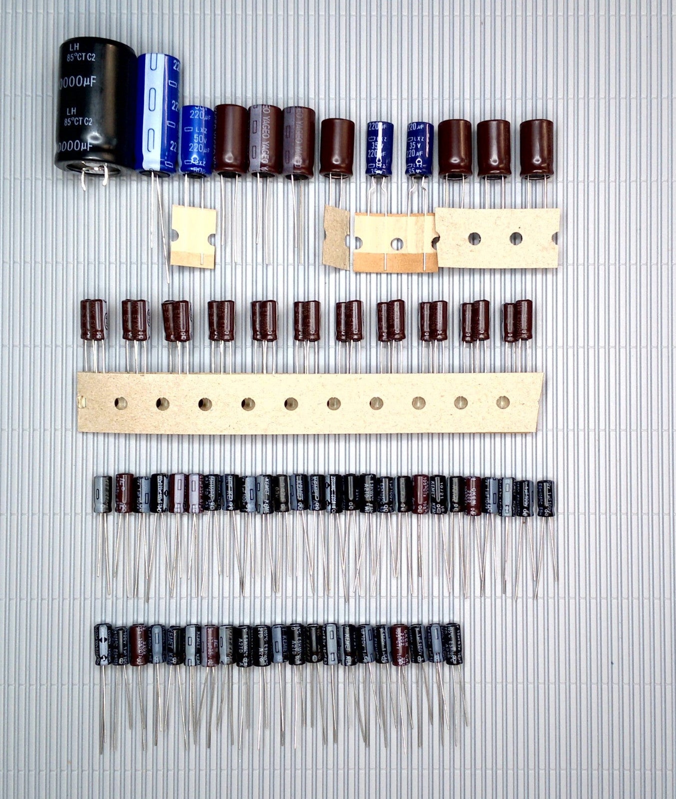 GRUNDIG FINE ARTS CD 9000 komplett Elkosatz Elkos repair complete recap caps kit