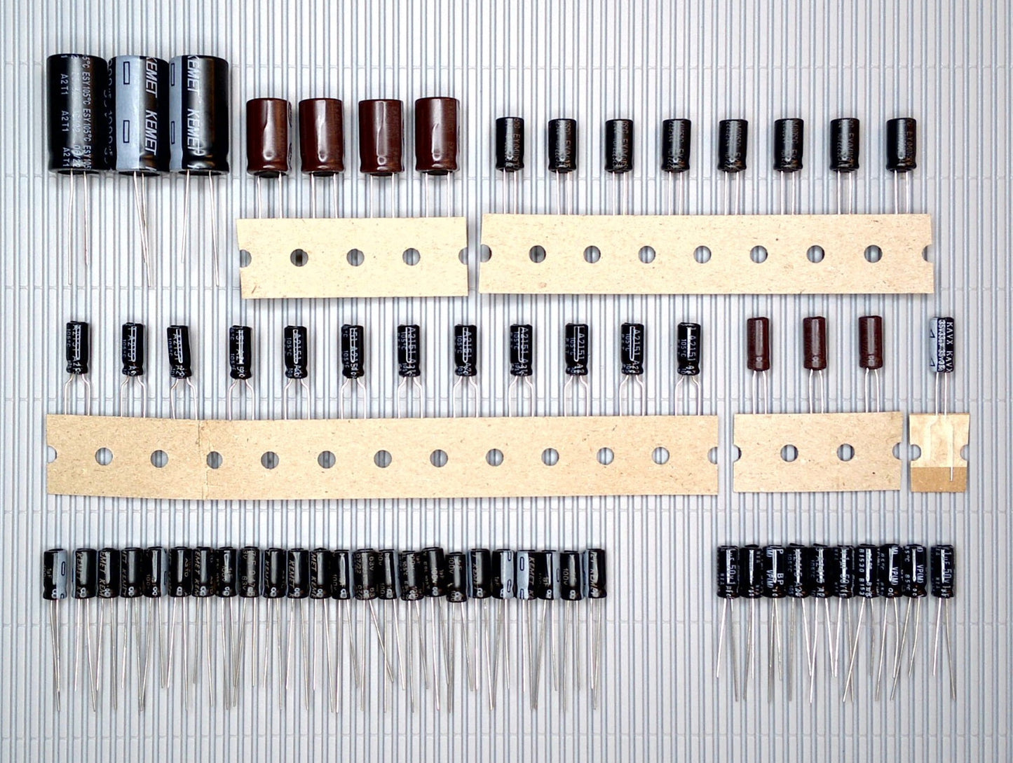ROLAND RE-301 Elektrolyt-Kondensator-Set komplett recap repair