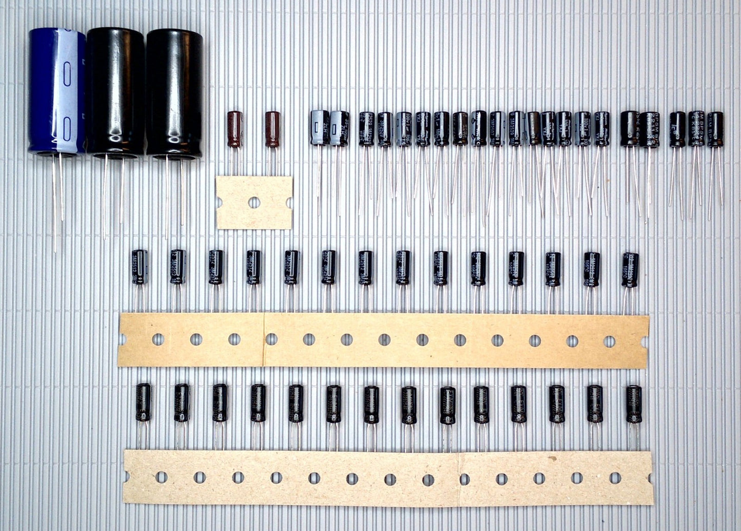 ROLAND Juno 6 Elektrolyt-Kondensator-Set komplett QUALITÄT WÄHLBAR recap repair